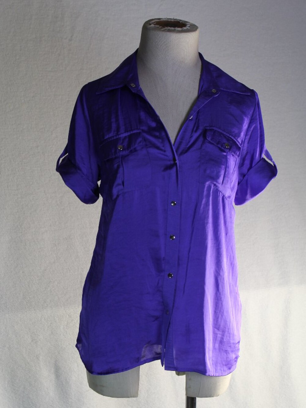 Dress Barn Size S Purple Short Sleeve Satin Snap Button Blouse